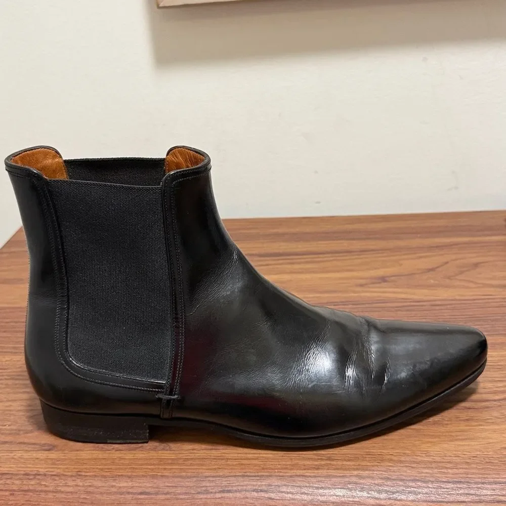 Valentino Garavani Black Polished Calfskin Leather Mens Chelsea Boot. IT 45